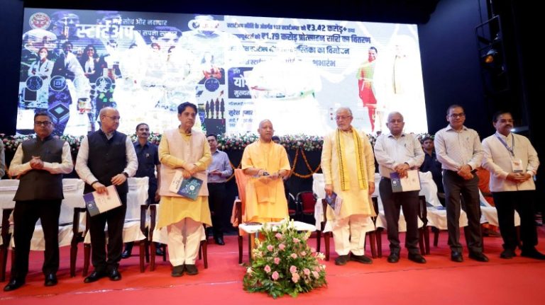 लखनऊ : सीएम योगी यूपी स्टार्टअप नीति-2026 की पुस्तिका के विमोचन एवं यूपी स्टार्टअप मिशन पोर्टल के शुभारंभ कार्यक्रम में हुए शामिल