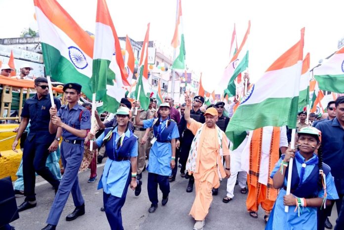 उप्र : सीएम योगी 'हर घर तिरंगा' अभियान के अंतर्गत गोरखपुर में आयोजित 'तिरंगा यात्रा' में हुए शामिल उप्र : सीएम योगी 'हर घर तिरंगा' अभियान के अंतर्गत गोरखपुर में आयोजित 'तिरंगा यात्रा' में हुए शामिल
