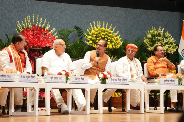 नई दिल्ली : केंद्रीय मंत्री शिवराज सिंह ने ICAR के वैज्ञानिकों, केंद्रीय मंत्रियों और राज्यों के कृषि एवं पशुपालन मंत्रियों के साथ चर्चा की