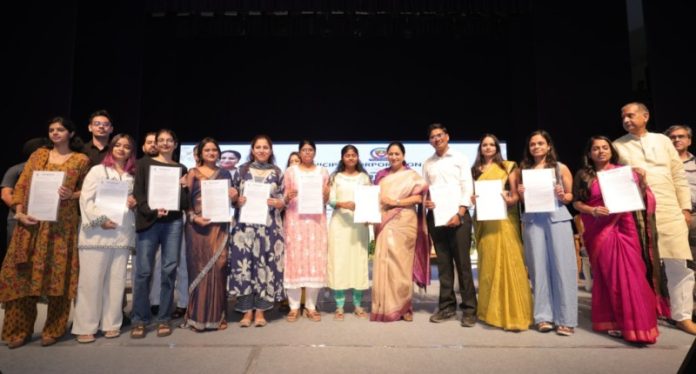 दिल्ली : सीएम रेखा गुप्ता ने एमसीडी में स्वास्थ्य और उससे जुड़ी सेवाओं के लिए चुने गए 170 उम्मीदवारों को नियुक्ति पत्र सौंपे