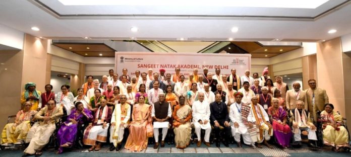 राष्ट्रपति मुर्मू ने साल 2024 और 2025 के लिए संगीत नाटक अकादमी फेलोशिप और संगीत नाटक अकादमी पुरस्कार प्रदान किए