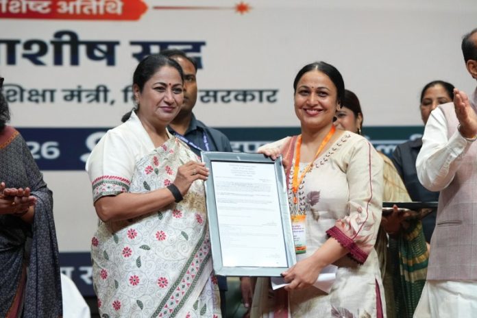 दिल्ली : मुख्यमंत्री रेखा गुप्ता ने 1,368 नवनियुक्त शिक्षकों को नियुक्ति पत्र सौंपे