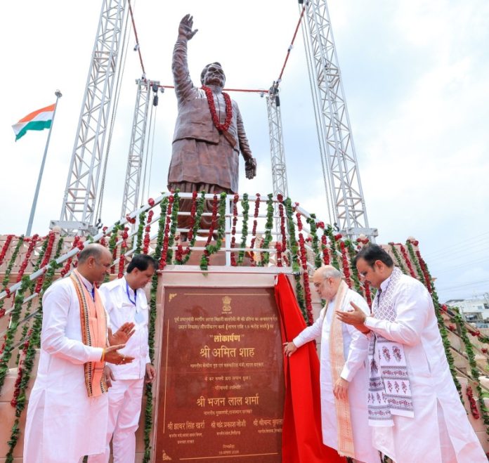 निम्बाहेड़ा : केंद्रीय गृह अमित मंत्री शाह ने पूर्व पीएम अटल बिहारी वाजपेयी की पुण्यतिथि पर उनकी 21 फीट ऊँची प्रतिमा का अनावरण किया