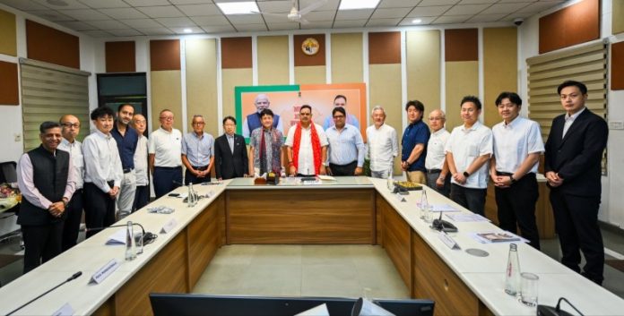 राजस्थान : सीएम भजनलाल शर्मा से जापान के कोफू सिटी के मेयर युइची हिगुची एवं विशिष्ट प्रतिनिधिमंडल के सदस्यों ने मुलाकात की राजस्थान : सीएम भजनलाल शर्मा से जापान के कोफू सिटी के मेयर युइची हिगुची एवं विशिष्ट प्रतिनिधिमंडल के सदस्यों ने मुलाकात की