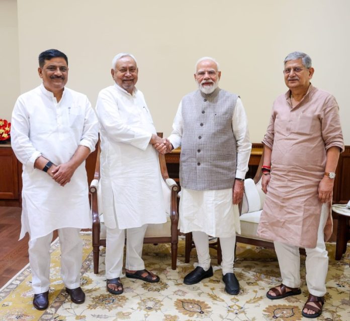 नई दिल्ली : पीएम मोदी से राज्यसभा सांसद नीतीश कुमार ने मुलाकात की