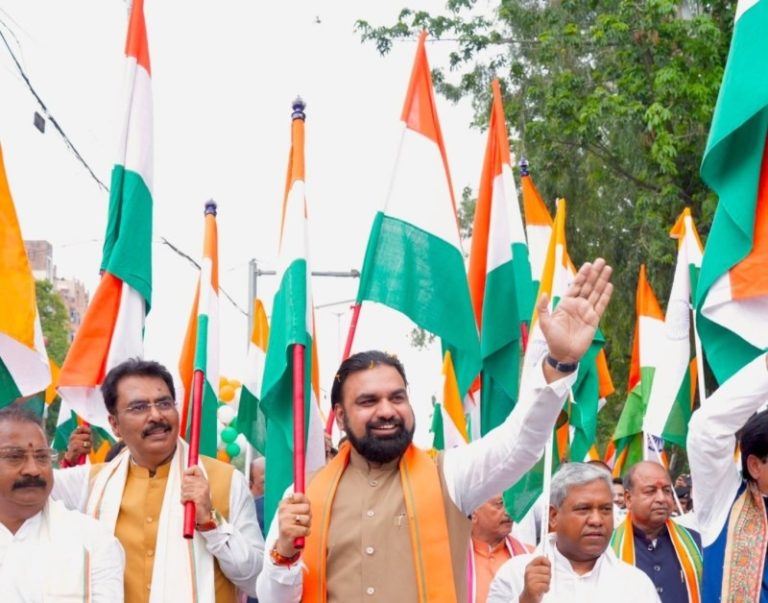 पटना : सीएम चौधरी ने ‘हर घर तिरंगा अभियान-2026’ के तहत जेपी गोलंबर से कारगिल चौक तक निकाली गई तिरंगा यात्रा में भाग लिया