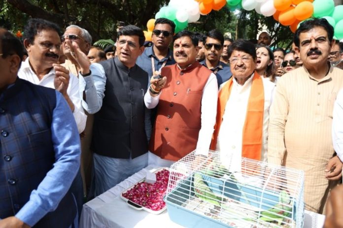 इंदौर : सीएम डॉ. मोहन यादव ने कमला नेहरू प्राणी संग्रहालय में 14D सिनेमा थिएटर एवं वर्चुअल जंगल सफारी का किया लोकार्पण