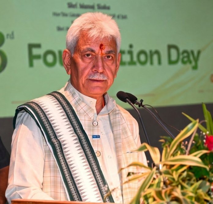 कटरा : उपराज्यपाल मनोज सिन्हा ने श्री माता वैष्णो देवी विश्वविद्यालय के 23वें स्थापना दिवस के अवसर पर आयोजित समारोह में भाग लिया