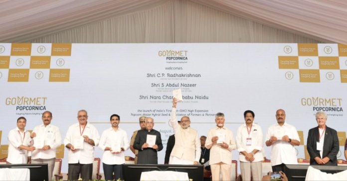 उपराष्ट्रपति ने 'गौर्मेट पॉपकॉर्निका' द्वारा विकसित भारत के पहले नॉन-जीएमओ उच्च-विस्तार पॉपकॉर्न मक्का हाइब्रिड बीज को लॉन्च किया