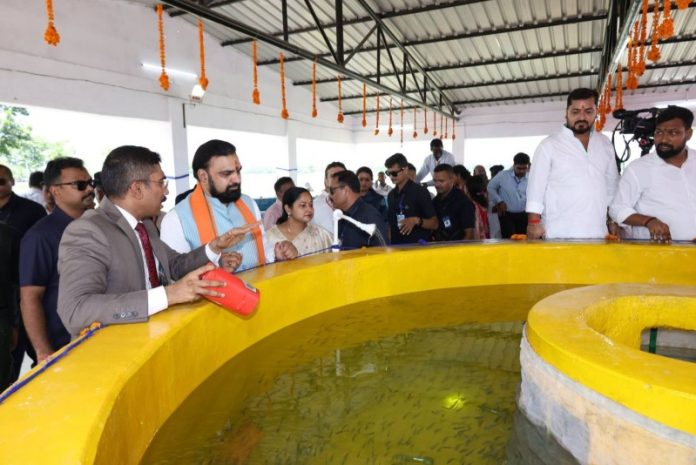 बिहार : सीएम सम्राट चौधरी ने सीतामढ़ी जिले के बखरी स्थित मत्स्य बीज प्रक्षेत्र (ब्रूड बैंक) का दौरा किया