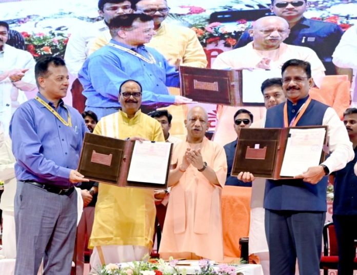उप्र : सीएम योगी लखनऊ में 'पीएम पोषण योजना' के अंतर्गत कार्यरत मिड-डे मील रसोइयों के सम्मान हेतु आयोजित कार्यक्रम में हुए शामिल