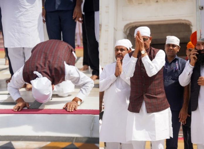 केंद्रीय मंत्री शिवराज सिंह चौहान ने रक्षाबंधन के अवसर पर अमृतसर स्थित सचखंड श्री दरबार साहिब में मत्था टेका