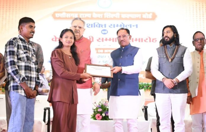 छत्तीसगढ़ : सीएम विष्णुदेव साय रायपुर में सेन शक्ति सम्मेलन एवं केश शिल्पी सम्मान समारोह में हुए शामिल
