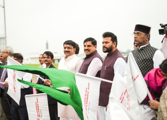 भोपाल : सीएम डॉ. मोहन यादव और केंद्रीय नागरिक उड्डयन मंत्री राम मोहन नायडू ने प्रदेश में चार नई सीधी हवाई सेवाओं का शुभारंभ किया