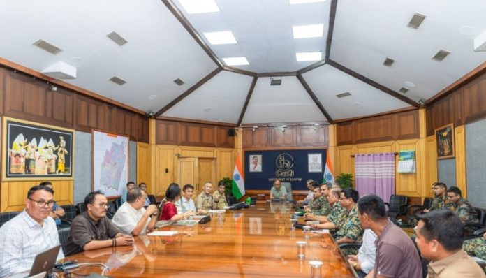 मणिपुर : सीएम युमनाम खेमचंद सिंह ने बाबूपाड़ा स्थित सीएम सचिवालय में बस ट्रांसपोर्टर्स एसोसिएशन के प्रतिनिधियों से मुलाकात की मणिपुर : सीएम युमनाम खेमचंद सिंह ने बाबूपाड़ा स्थित सीएम सचिवालय में बस ट्रांसपोर्टर्स एसोसिएशन के प्रतिनिधियों से मुलाकात की