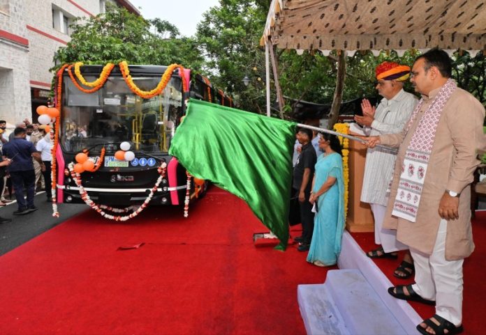 राजस्थान : सीएम भजनलाल शर्मा ने शासन सचिवालय परिसर से नई ‘पीएम-ई बसों’ को हरी झंडी दिखाकर रवाना किया