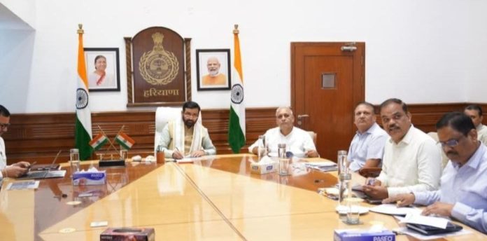 हरियाणा : सीएम सैनी ने जनस्वास्थ्य अभियांत्रिकी विभाग के अधिकारियों के साथ प्रदेश में जलघरों व पेयजल आपूर्ति की स्थिति की समीक्षा की हरियाणा : सीएम सैनी ने जनस्वास्थ्य अभियांत्रिकी विभाग के अधिकारियों के साथ प्रदेश में जलघरों व पेयजल आपूर्ति की स्थिति की समीक्षा की