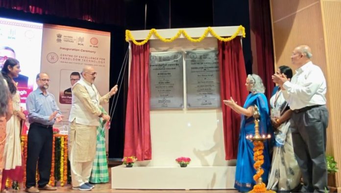 केंद्रीय कपड़ा मंत्री गिरिराज सिंह ने आईआईटी दिल्ली में 'सेंटर ऑफ एक्सीलेंस फॉर हैंडलूम टेक्नोलॉजी' का उद्घाटन किया