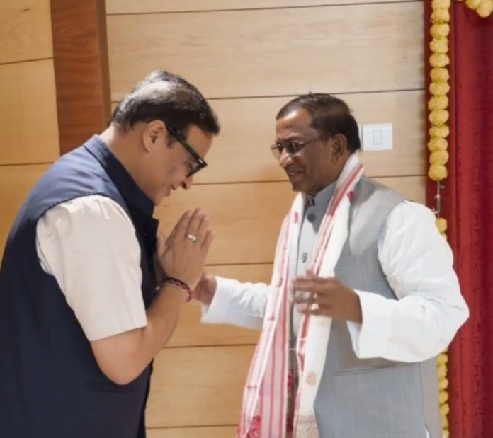 असम : मुख्यमंत्री हिमंत बिस्वा सरमा ने राज्यपाल लक्ष्मण प्रसाद आचार्य से मुलाकात की