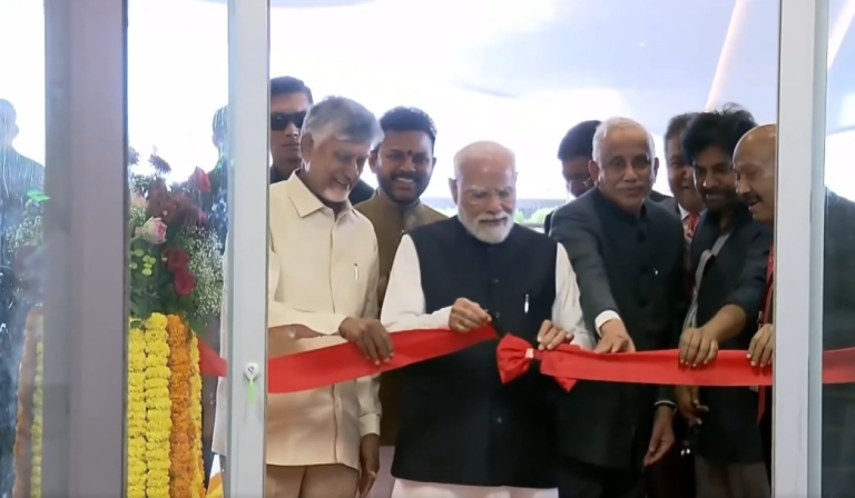 विजयनगरम : प्रधानमंत्री नरेंद्र मोदी ने आंध्र प्रदेश के भोगपुरम में अल्लूरी सीताराम राजू अंतरराष्ट्रीय हवाई अड्डे का किया उद्घाटन
