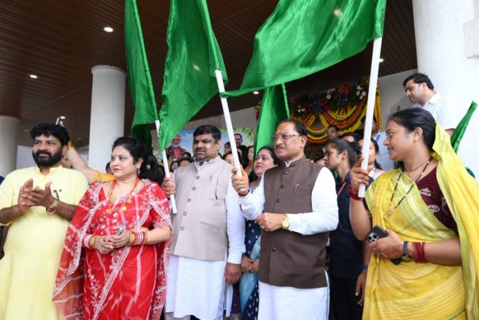 छत्तीसगढ़ : सीएम विष्णुदेव साय ने सुपोषण रथ को हरी झंडी दिखाकर राष्ट्रीय पोषण माह 2026 का शुभारंभ किया छत्तीसगढ़ : सीएम विष्णुदेव साय ने सुपोषण रथ को हरी झंडी दिखाकर राष्ट्रीय पोषण माह 2026 का शुभारंभ किया