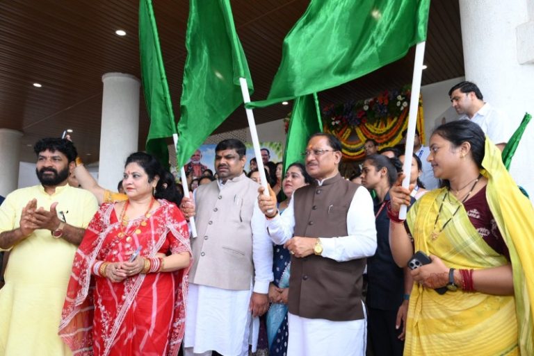 छत्तीसगढ़ : सीएम विष्णुदेव साय ने सुपोषण रथ को हरी झंडी दिखाकर राष्ट्रीय पोषण माह 2026 का शुभारंभ किया