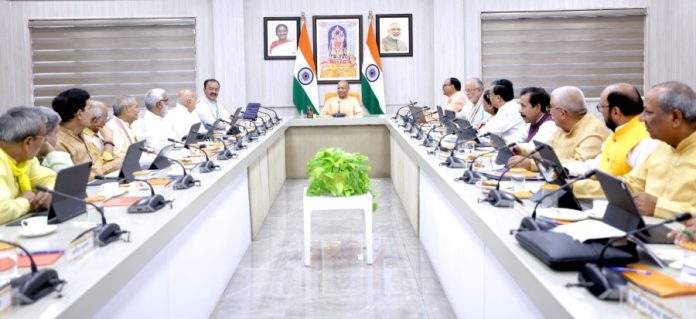 उप्र : सीएम योगी ने लखनऊ स्थित अपने सरकारी आवास पर कैबिनेट बैठक की अध्यक्षता की उप्र : सीएम योगी ने लखनऊ स्थित अपने सरकारी आवास पर कैबिनेट बैठक की अध्यक्षता की
