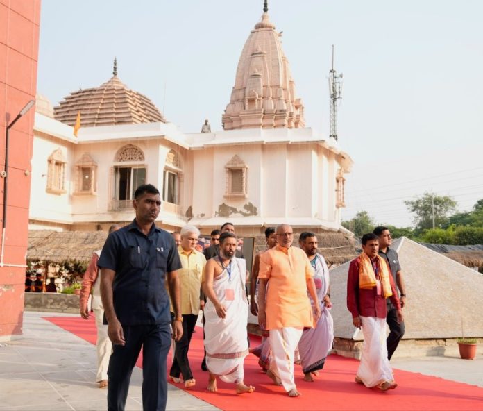 नई दिल्ली : उपराष्ट्रपति सीपी राधाकृष्णन ने वेदव्यास गुरुकुलम का दौरा किया