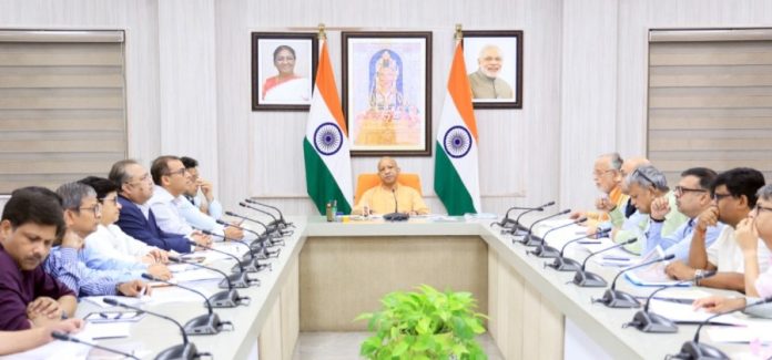 उप्र : सीएम योगी ने लखनऊ में वित्तीय वर्ष 2026-27 के बजट प्राविधानों, वित्तीय स्वीकृतियों एवं वास्तविक व्यय की समीक्षा की