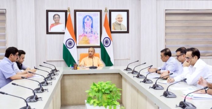 उप्र : सीएम योगी ने अतिवृष्टि प्रभावित चित्रकूट के भ्रमण से लौटकर वरिष्ठ अधिकारियों के साथ राहत एवं पुनर्वास कार्यों की समीक्षा की