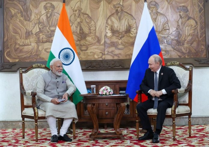 पीएम मोदी ने 26वें एससीओ शिखर सम्मेलन के दौरान रूस के राष्ट्रपति व्लादिमीर पुतिन से मुलाकात की