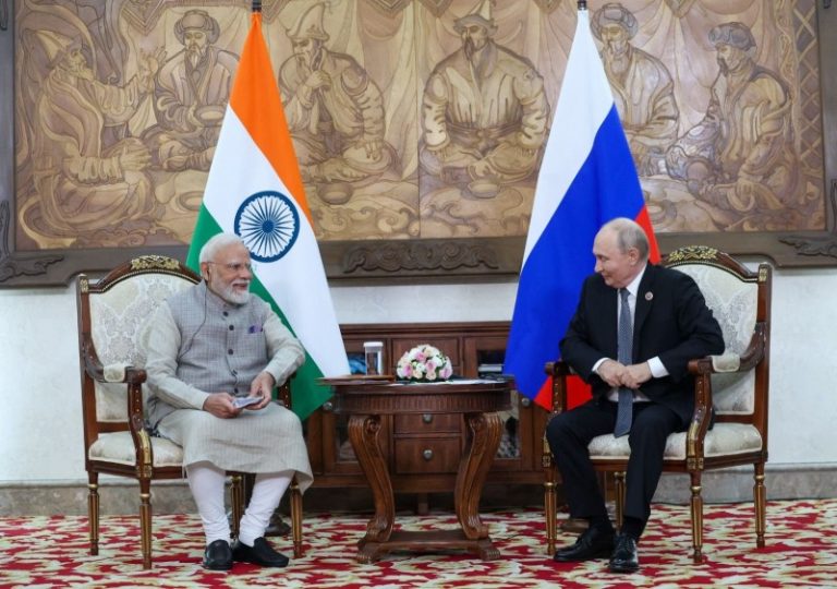 पीएम मोदी ने 26वें एससीओ शिखर सम्मेलन के दौरान रूस के राष्ट्रपति व्लादिमीर पुतिन से मुलाकात की