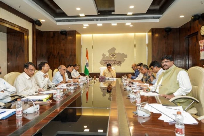 भोपाल : सीएम डॉ. मोहन यादव ने मंत्रालय में विभिन्न विभागों के राजस्व संग्रहण की प्रगति एवं उपलब्धियों की समीक्षा की