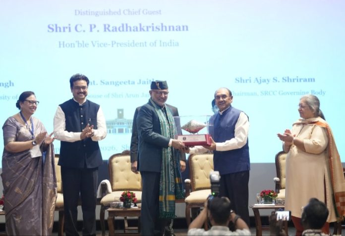 उपराष्ट्रपति सीपी राधाकृष्णन डीयू के एसआरसीसी में आयोजित तीसरे 'श्री अरुण जेटली मेमोरियल डिबेट' के पुरस्कार समारोह में हुए शामिल