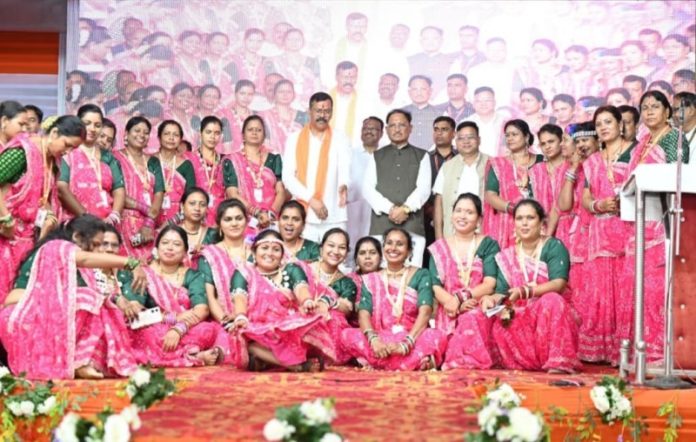रायपुर : सीएम विष्णुदेव साय कबीर नगर में आयोजित मोर माटी सांस्कृतिक संगठन के तीजा-पोरा तिहार कार्यक्रम में हुए शामिल रायपुर : सीएम विष्णुदेव साय कबीर नगर में आयोजित मोर माटी सांस्कृतिक संगठन के तीजा-पोरा तिहार कार्यक्रम में हुए शामिल