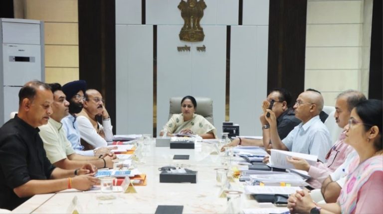दिल्ली कैबिनेट ने 6,725 आशा वर्करों के लिए तय मासिक प्रोत्साहन राशि को 3 हजार रुपए से बढ़ाकर 6 हजार रुपए किया