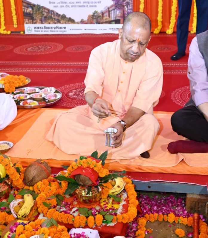 लखनऊ : सीएम योगी एलडीए की वरुण विहार एवं नैमिष नगर योजना के भूमिपूजन तथा भूखंडों के पंजीकरण के शुभारंभ कार्यक्रम में शामिल हुए