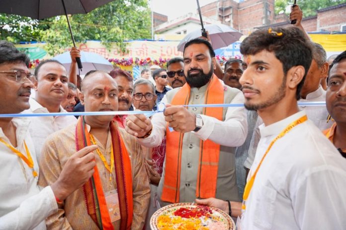 बिहार : सीएम सम्राट चौधरी ने पितृपक्ष मेला के अवसर पर गयाजी के विष्णुपद मंदिर में पूजा-अर्चना कर प्रदेश की सुख-समृद्धि की कामना की