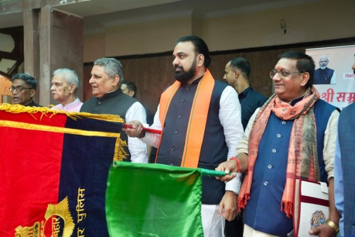 सीएम सम्राट चौधरी ने मुख्यमंत्री सचिवालय से बिहार पुलिस के 58 हाईवे पेट्रोलिंग वाहनों को झंडा दिखाकर जिलों के लिए रवाना किया