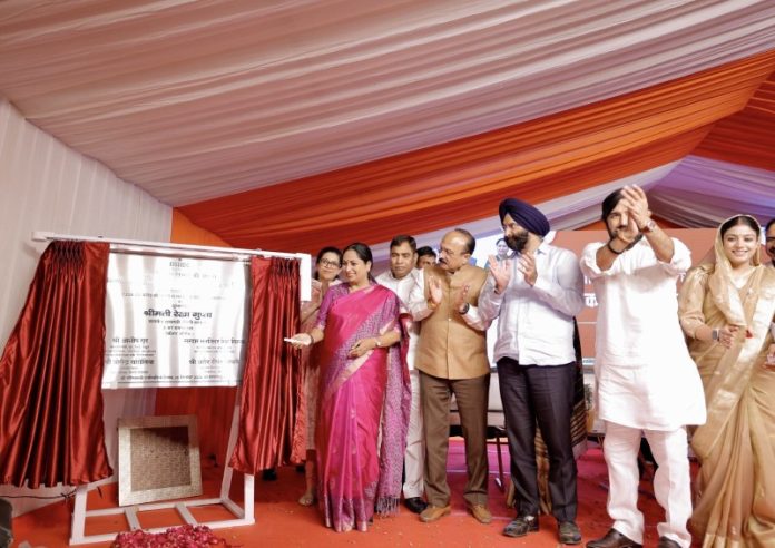 दिल्ली : सीएम रेखा गुप्ता ने समयपुर बादली की 35 अनधिकृत कॉलोनियों में 223 करोड़ रुपए के विकास कार्यों की शुरुआत की