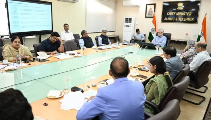 जम्मू-कश्मीर : सीएम ने स्वास्थ्य क्षेत्र में बड़े सुधारों की समीक्षा करने के लिए एक हाई-लेवल बैठक की अध्यक्षता की जम्मू-कश्मीर : सीएम ने स्वास्थ्य क्षेत्र में बड़े सुधारों की समीक्षा करने के लिए एक हाई-लेवल बैठक की अध्यक्षता की