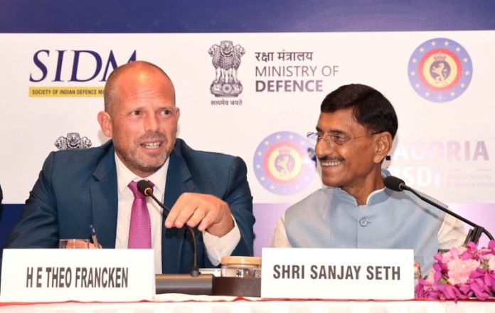 नई दिल्ली : रक्षा राज्य मंत्री संजय सेठ और बेल्जियम के रक्षा और विदेश व्यापार मंत्री ने भारत-बेल्जियम रक्षा सीईओ राउंडटेबल और B2B बैठकों में हिस्सा लिया नई दिल्ली : रक्षा राज्य मंत्री संजय सेठ और बेल्जियम के रक्षा और विदेश व्यापार मंत्री ने भारत-बेल्जियम रक्षा सीईओ राउंडटेबल और B2B बैठकों में हिस्सा लिया