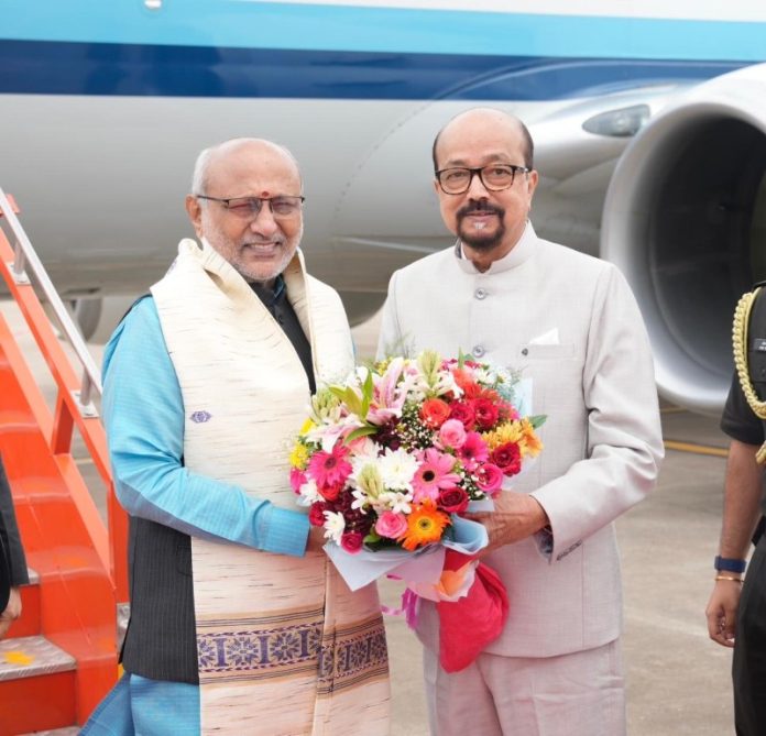 उपराष्ट्रपति सीपी राधाकृष्णन रायपुर पहुंचे, स्वामी विवेकानंद इंटरनेशनल एयरपोर्ट पर गर्मजोशी से किया गया स्वागत