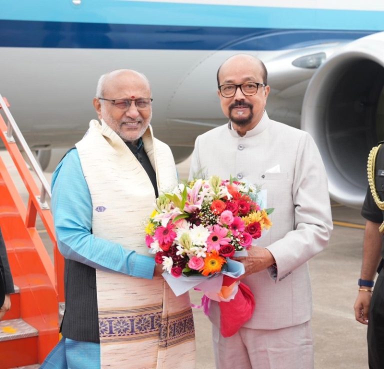 उपराष्ट्रपति सीपी राधाकृष्णन रायपुर पहुंचे, स्वामी विवेकानंद इंटरनेशनल एयरपोर्ट पर गर्मजोशी से किया गया स्वागत