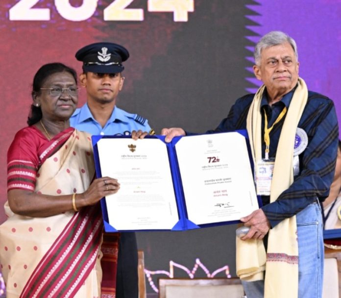 राष्ट्रपति मुर्मू ने भारतीय सिनेमा में असाधारण योगदान के लिए अनंत नाग को वर्ष 2024 का दादा साहब फाल्के पुरस्कार प्रदान किया