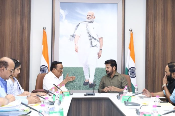 केंद्रीय जल शक्ति मंत्री सीआर पाटिल ने तेलंगाना के मुख्यमंत्री ए. रेवंत रेड्डी के साथ बैठक की केंद्रीय जल शक्ति मंत्री सीआर पाटिल ने तेलंगाना के मुख्यमंत्री ए. रेवंत रेड्डी के साथ बैठक की