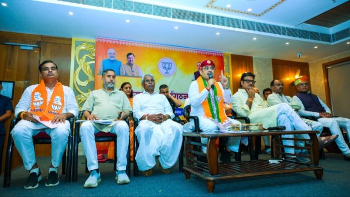उदयपुर : सीएम भजनलाल शर्मा ने भाजपा पदाधिकारियों एवं कार्यकर्ताओं के साथ चुनावी तैयारियों और संगठनात्मक विषयों पर चर्चा की उदयपुर : सीएम भजनलाल शर्मा ने भाजपा पदाधिकारियों एवं कार्यकर्ताओं के साथ चुनावी तैयारियों और संगठनात्मक विषयों पर चर्चा की