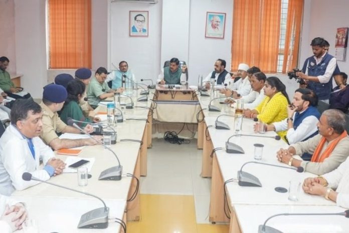 मप्र : सीएम डॉ. मोहन यादव ने सागर में जनप्रतिनिधियों, पुलिस एवं प्रशासनिक अधिकारियों की बैठक की