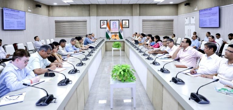 लखनऊ : सीएम योगी ने ‘सेवा संकल्प अभियान’ की कार्ययोजना के संबंध में उच्चस्तरीय समीक्षा बैठक की