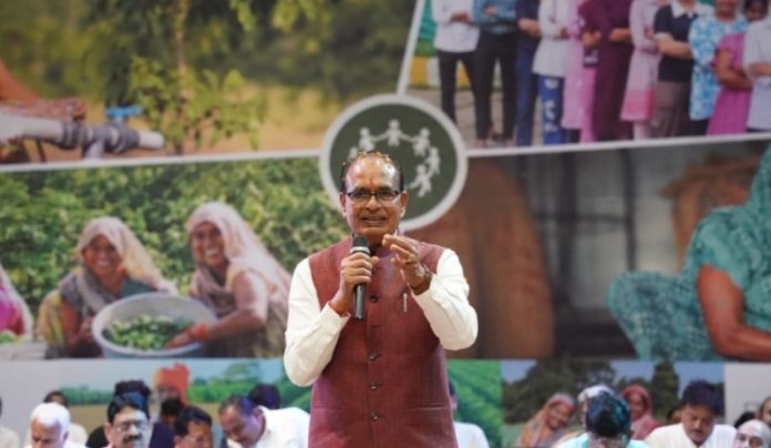 केंद्रीय मंत्री शिवराज सिंह चौहान ने विदिशा में आयोजित जिला समृद्धि मॉडल बैठक में सहभागिता की केंद्रीय मंत्री शिवराज सिंह चौहान ने विदिशा में आयोजित जिला समृद्धि मॉडल बैठक में सहभागिता की